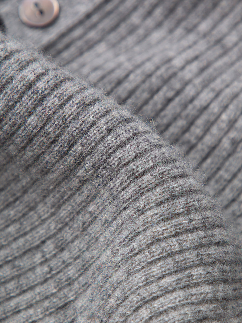 Collared V-neck Cashmere Sweater - MEILLEUR MOMENT OFFICIAL STORE NEW YORK