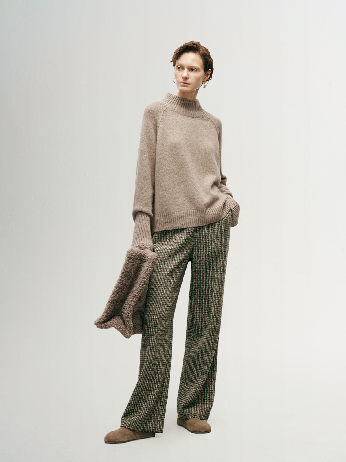 Camel Mock Neck Loose Fit Cashmere Sweater 5EA231061