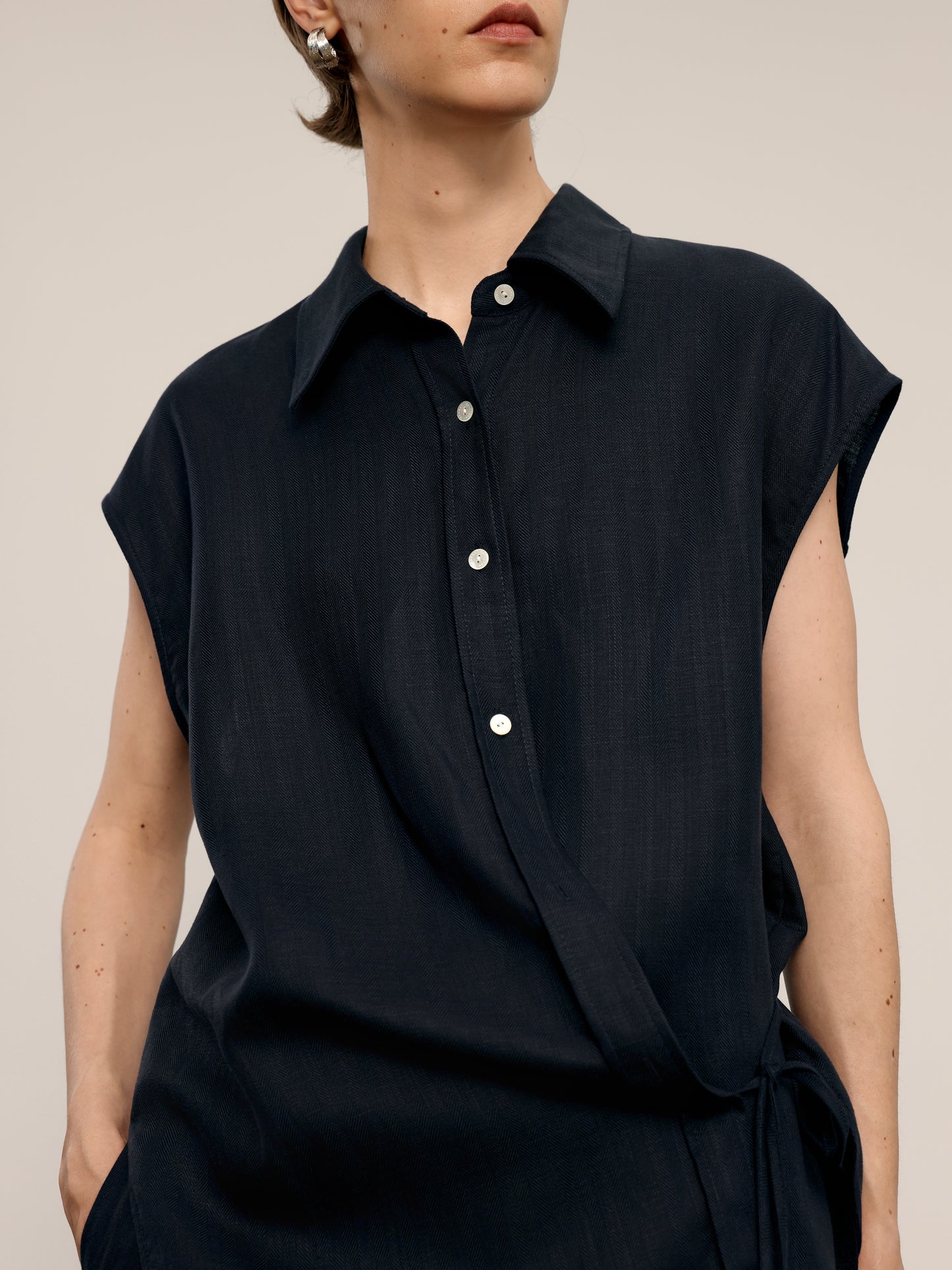 Lyocell Sleeveless Lapel Shirt