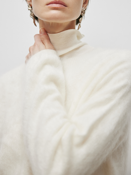 Load image 1 in gallery view. High Neck Oversized Cashmere Sweater - MEILLEUR MOMENT OFFICIAL STORE NEW YORK 