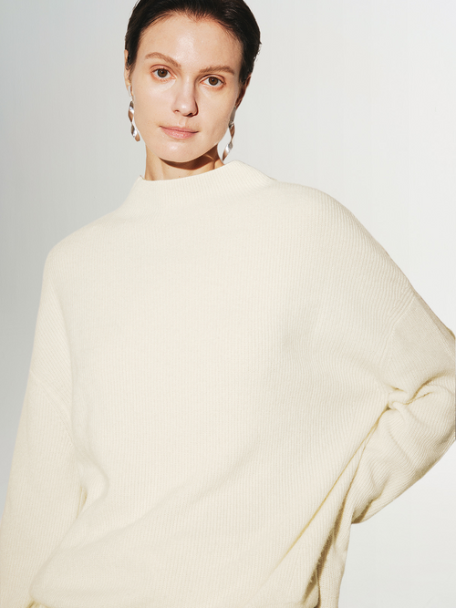 Load image 1 in gallery view. 100% Cashmere Relaxed Fit Sweater 5EA131081