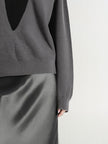 Blusa de malha com decote em V profundo e manga comprida