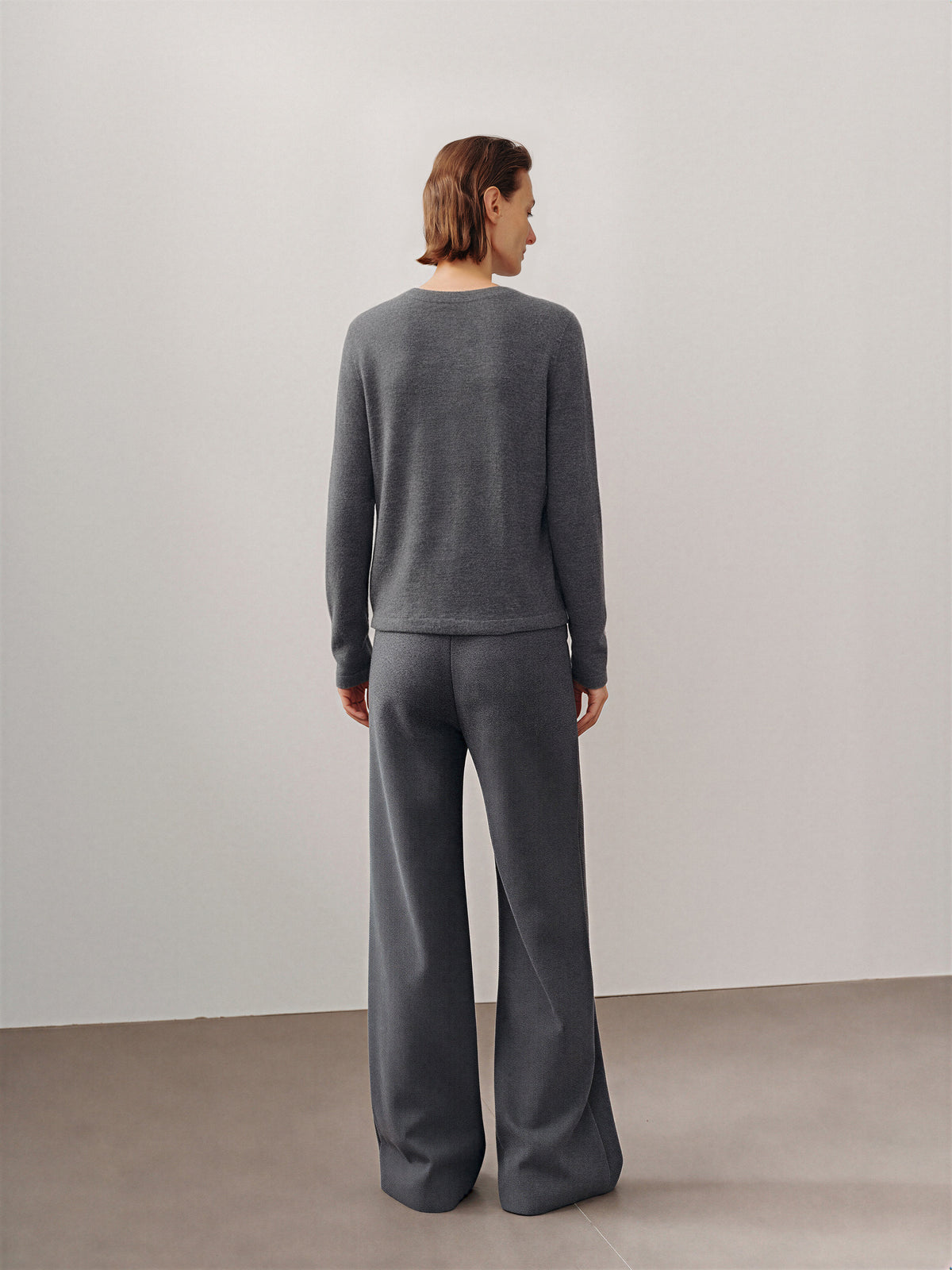 Basic Cashmere Crewneck Sweater