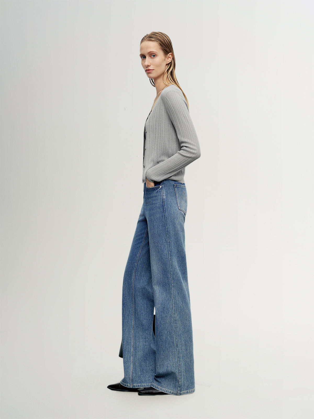 MEILLEUR MOMENT Indigo Blue Flared Jeans - Side View