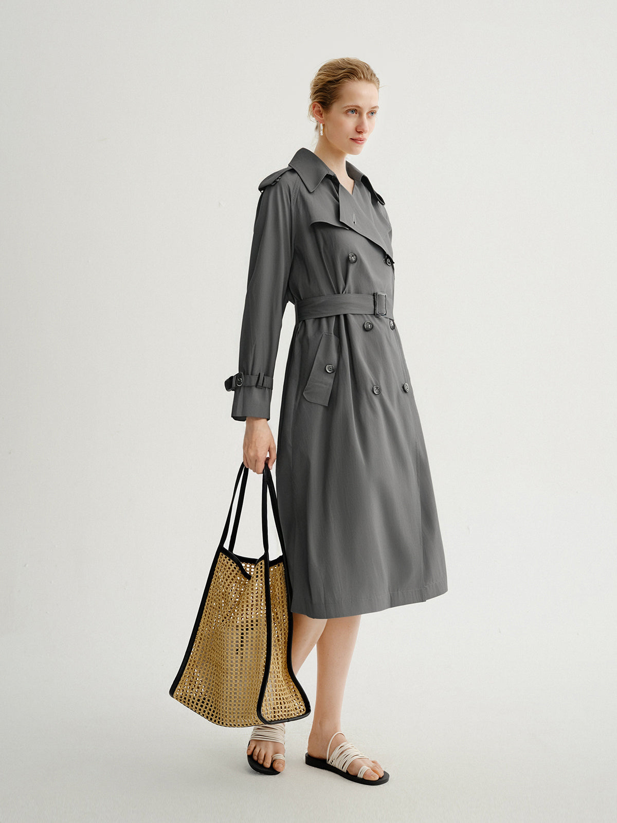 Casaco de algodão trench coat com cinto e abotoamento duplo