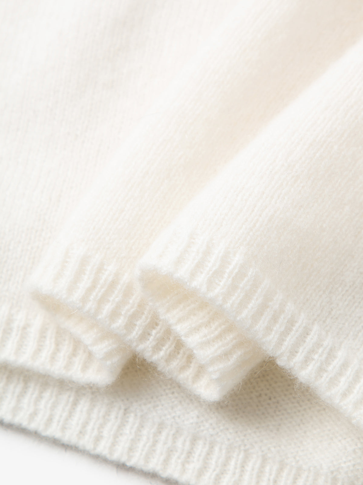 White Slim Fit Cashmere Sweater 599A133005Q