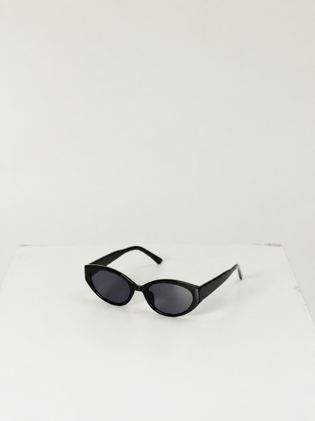 Sleek Oval Eyeglasses